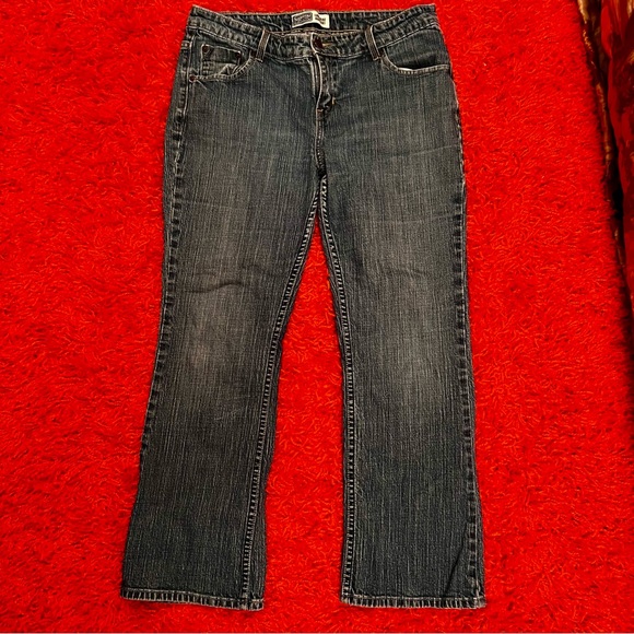 SOLD.     Levi’s low rise boot cut Signature misses 12 - Picture 2 of 6